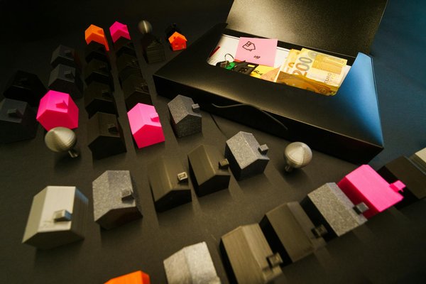 Revamp Your Modern Wardrobe: Innovative Tips for Styling Vintage Jewelry